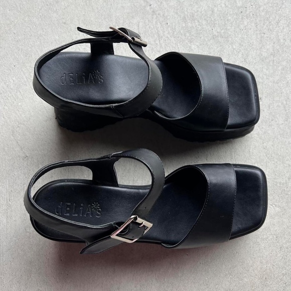 delias chunky platform buckle sandals 🧚🏼♀️ - Picture 7 of 9
